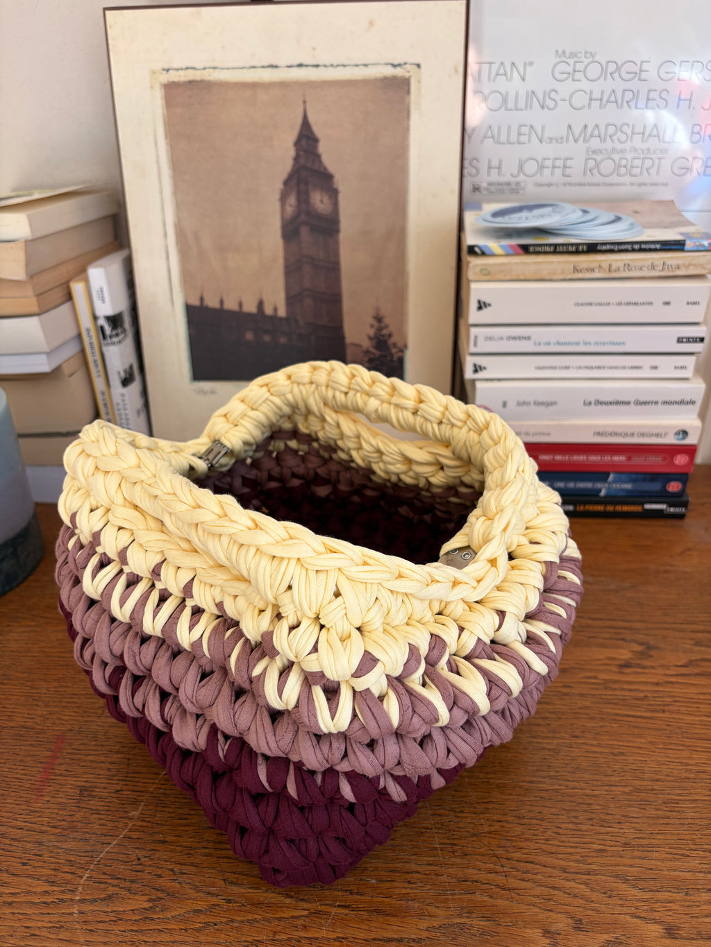 Pochette clutch en crochet en dégradé prune, mauve et jaune vanille, faite main en coton recyclé
