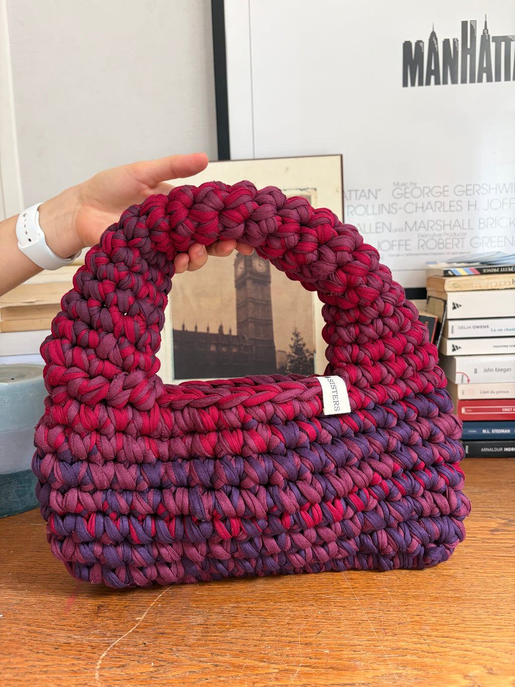 Sac à main en crochet framboise, prune et violet avec grosse anse arrondie, fait main en coton recyclé