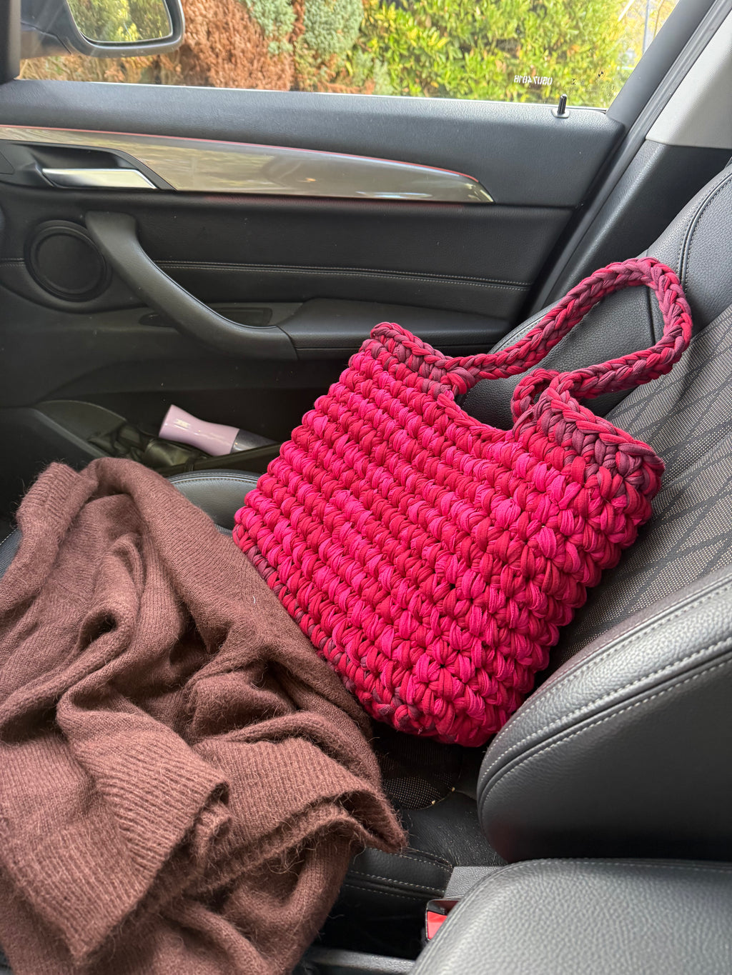 Grand sac cabas en crochet fuchsia et bordeaux, fait main en coton recyclé