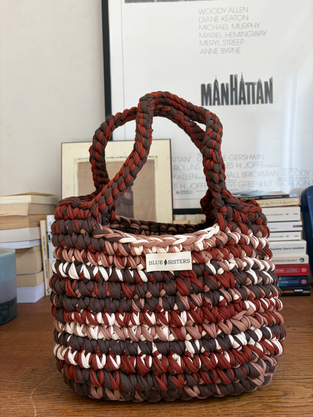 Sac cabas en crochet chocolat, terracotta, beige et crème avec longues anses tressées, fait main en coton recyclé