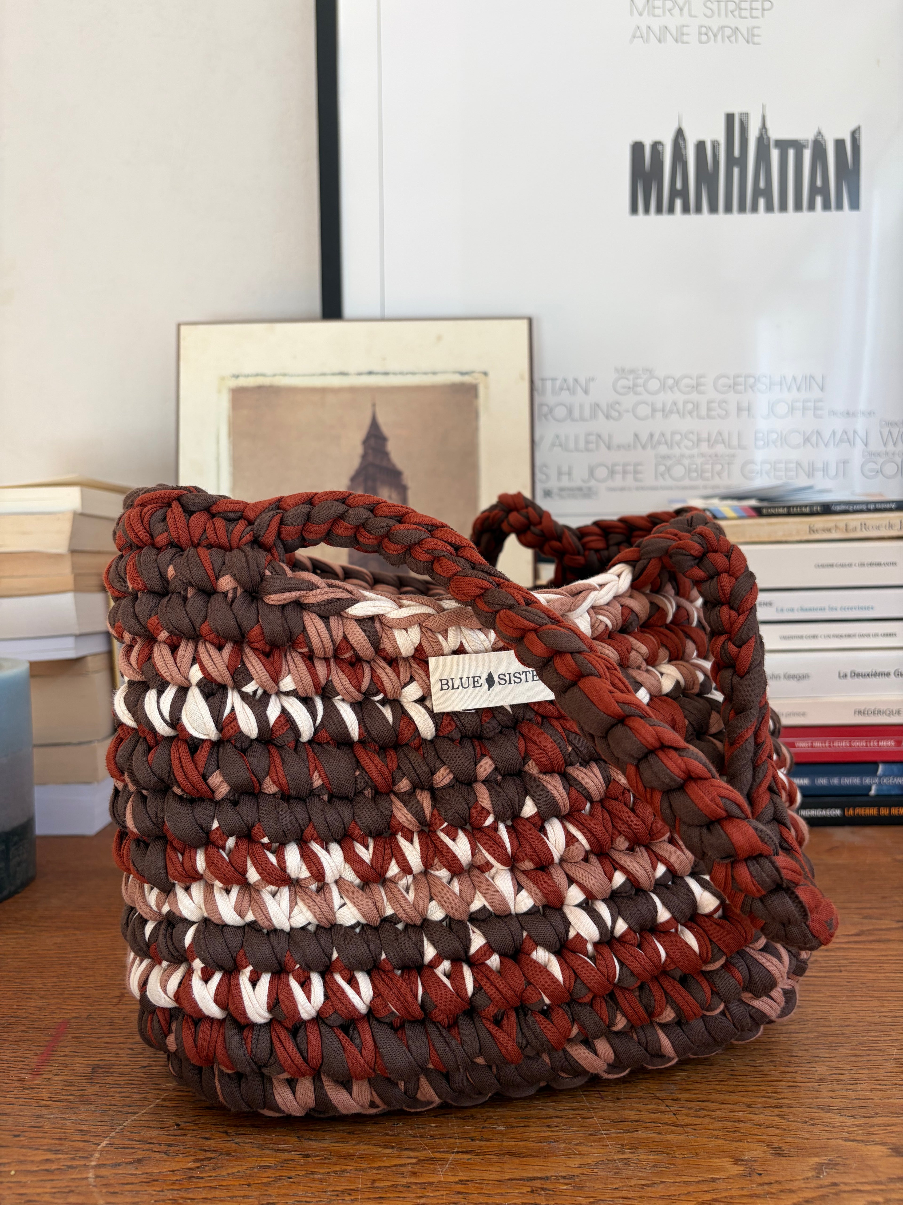 Sac cabas en crochet chocolat, terracotta, beige et crème avec longues anses tressées, fait main en coton recyclé