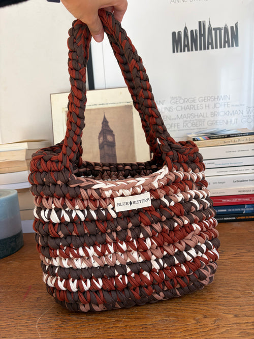 Sac cabas en crochet chocolat, terracotta, beige et crème avec longues anses tressées, fait main en coton recyclé