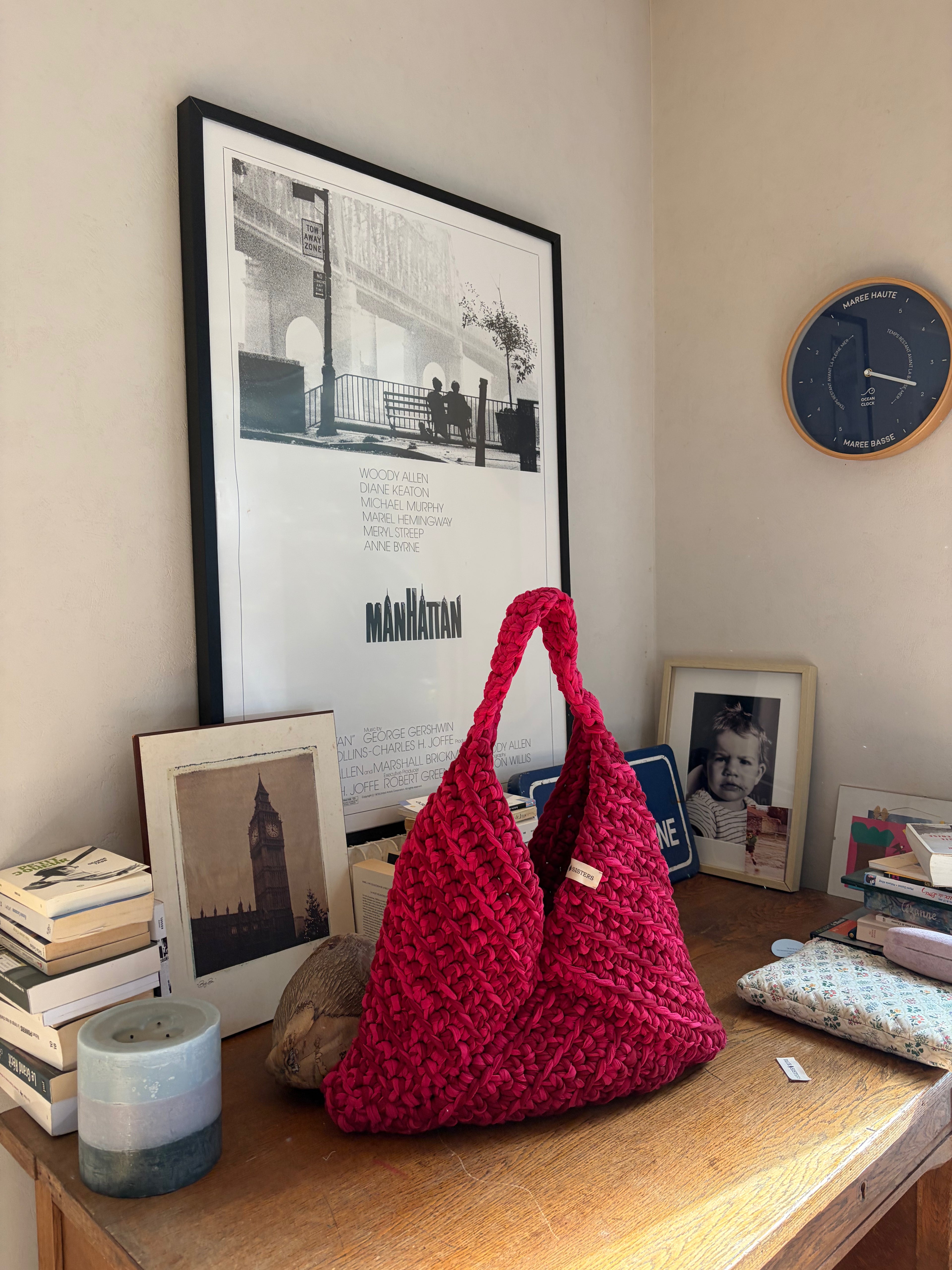 Grand sac hobo en crochet fuchsia et framboise, fait main en coton recyclé