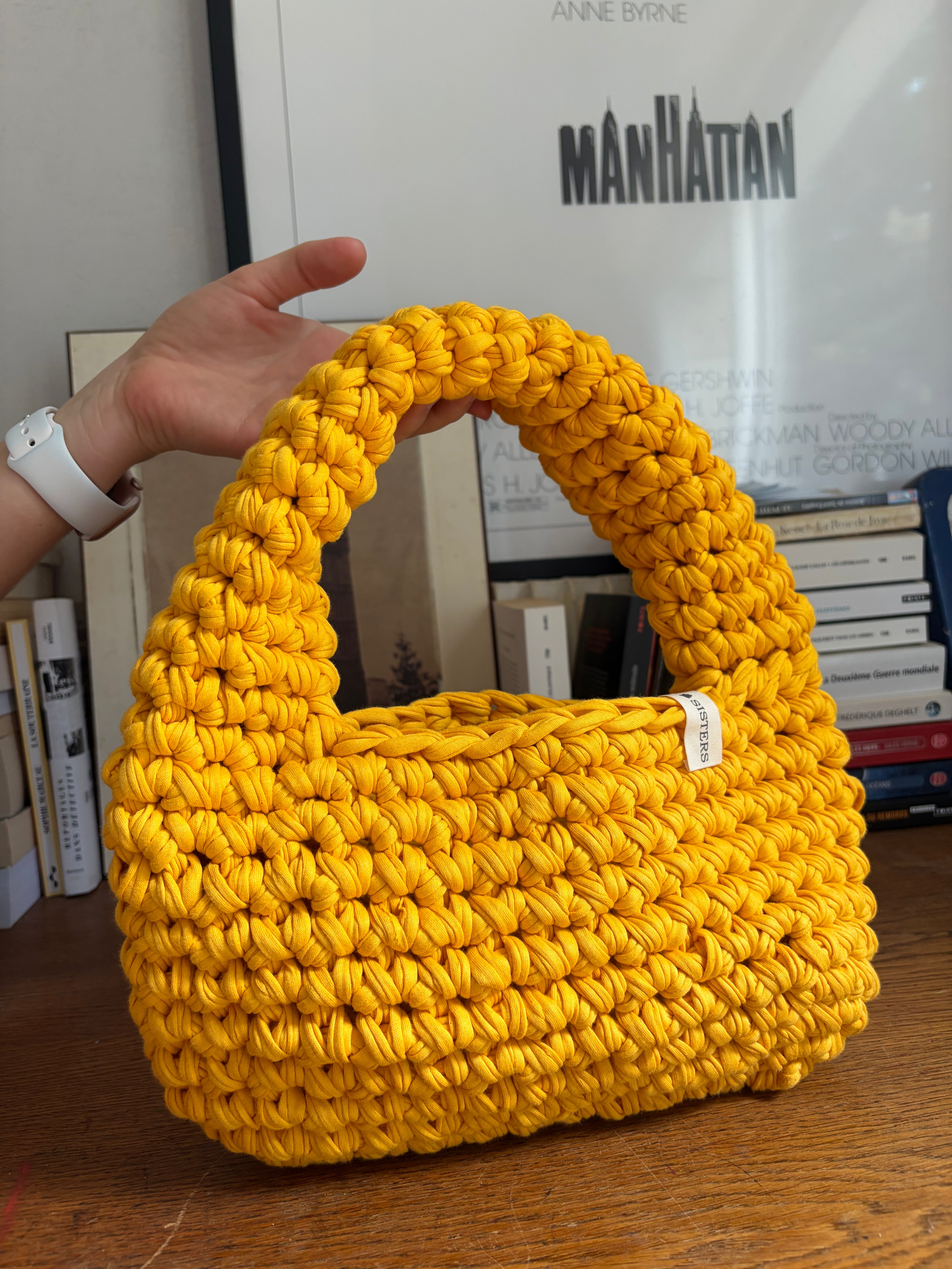 Sac à main en crochet jaune safran avec grosse anse arrondie, fait main en coton recyclé