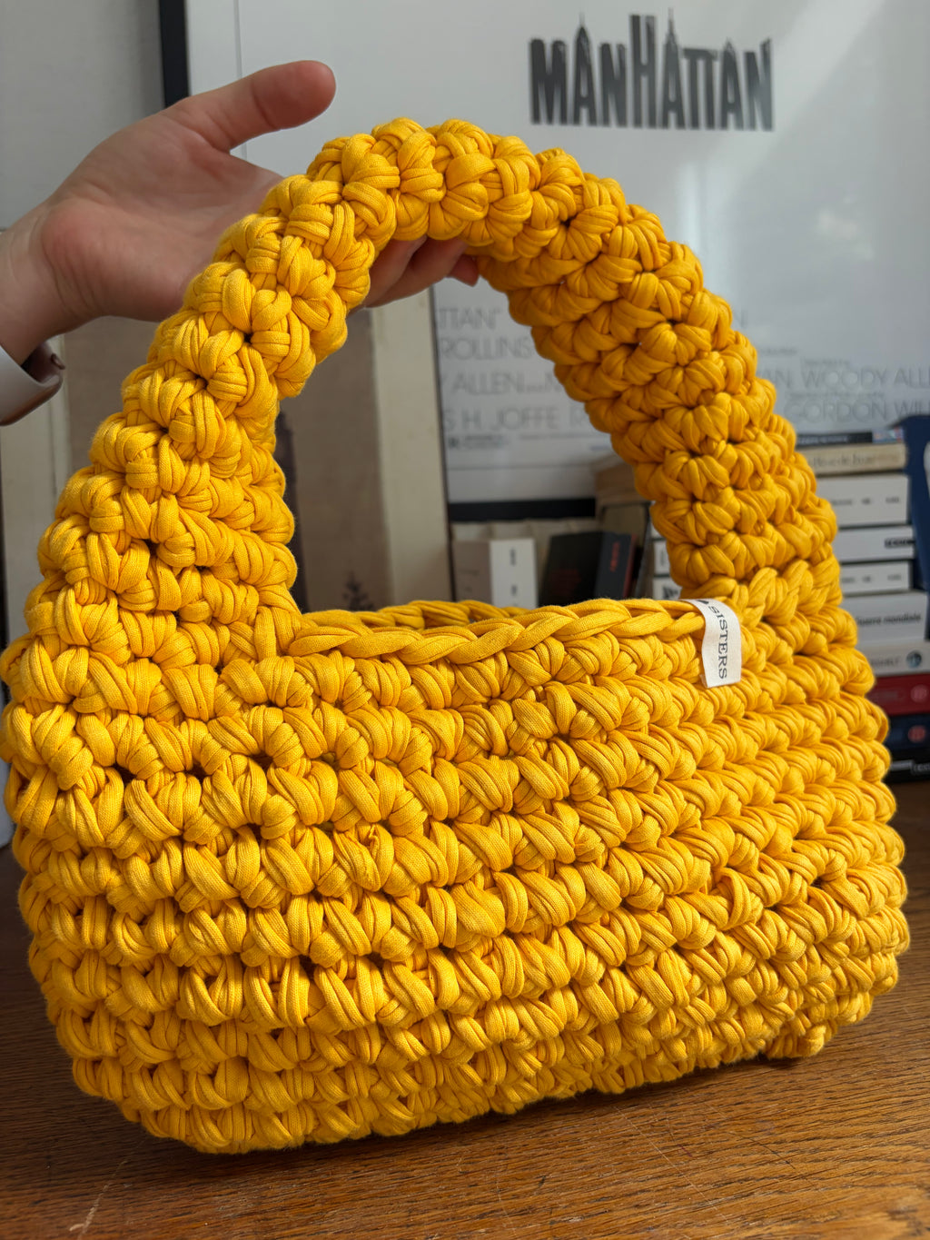 Sac à main en crochet jaune safran avec grosse anse arrondie, fait main en coton recyclé