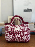 Mini sac cabas en crochet bordeaux et rose pâle avec deux anses tressées, fait main en coton recyclé