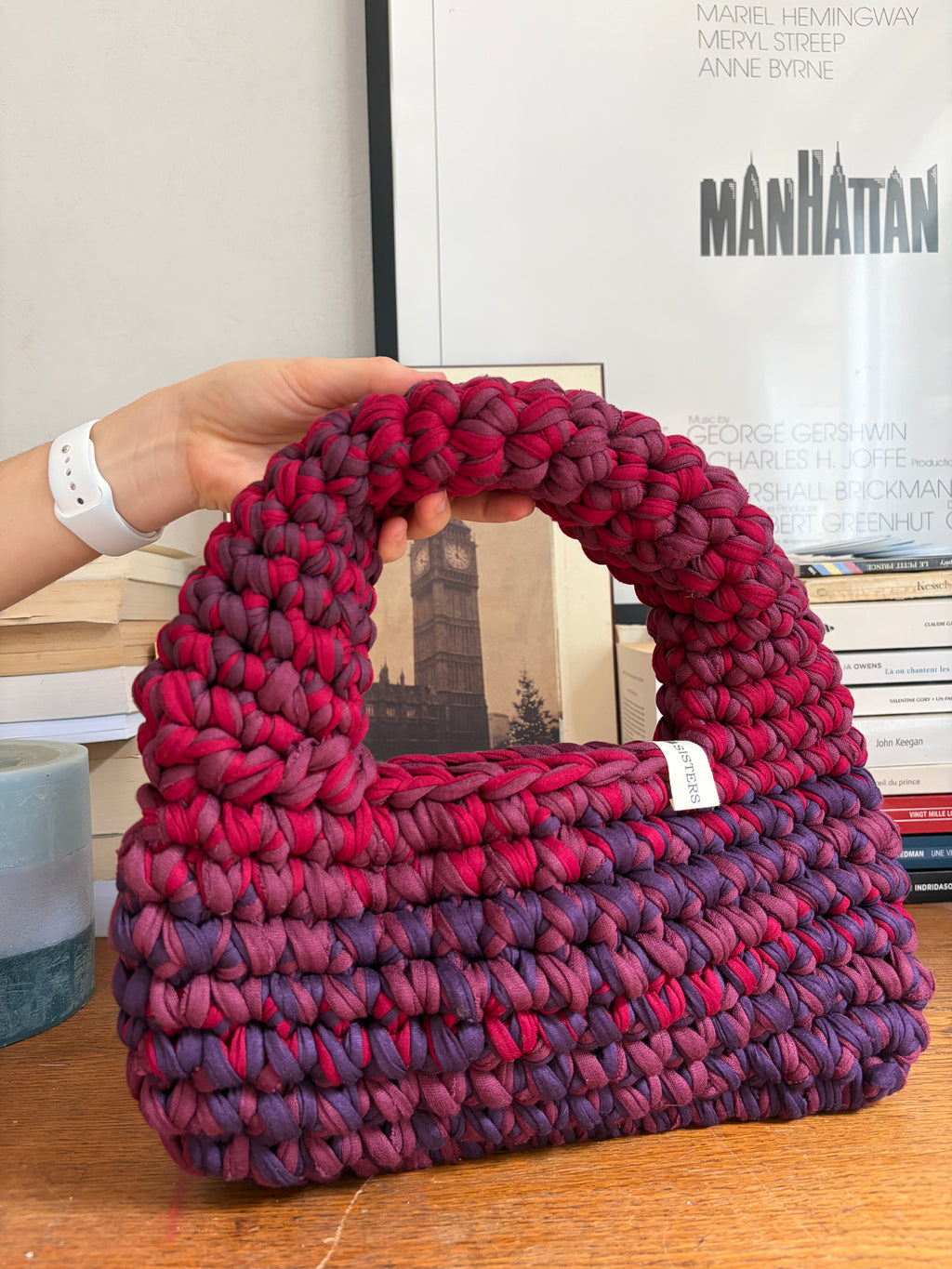 Sac à main en crochet framboise, prune et violet avec grosse anse arrondie, fait main en coton recyclé