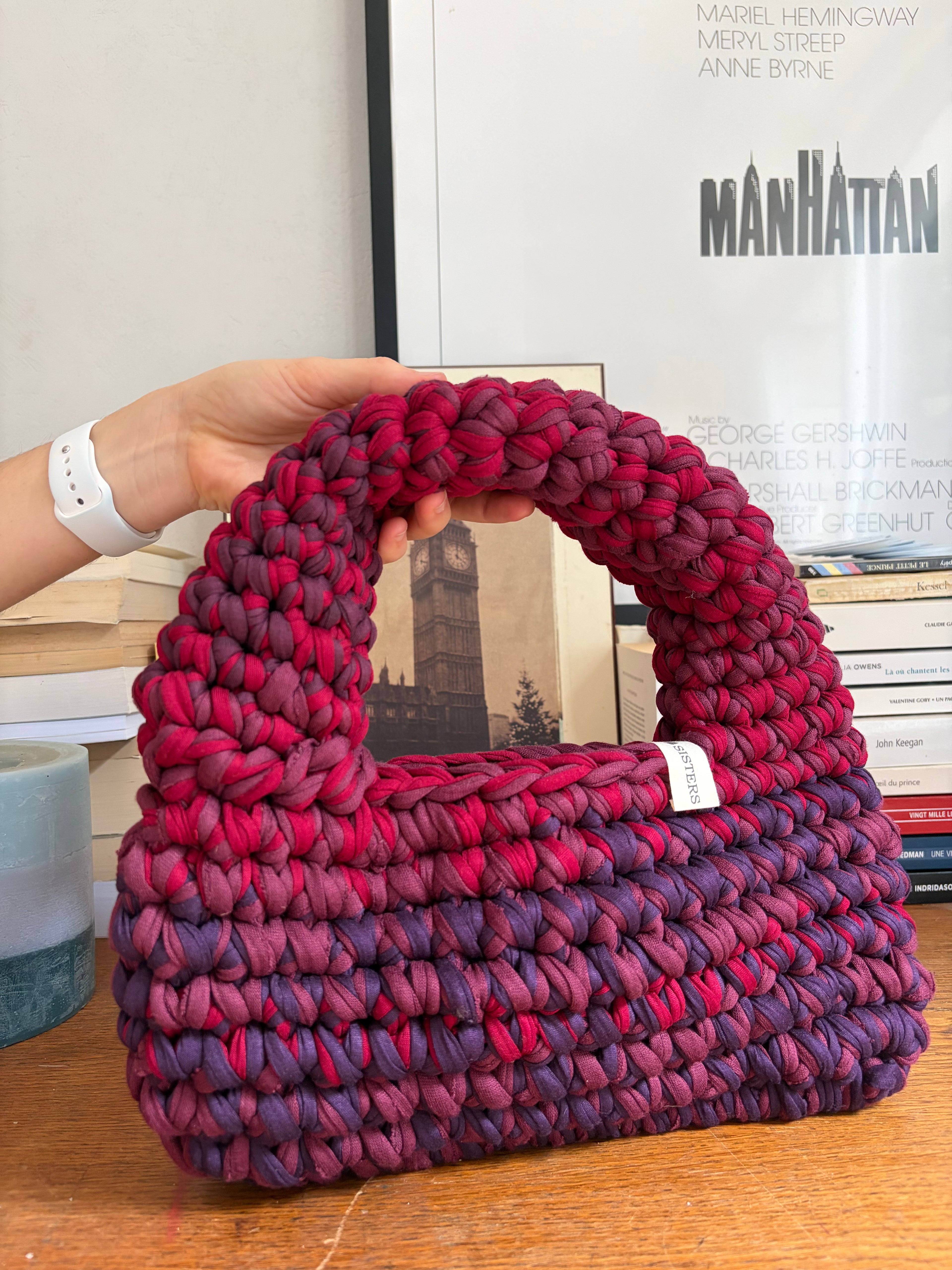 Sac à main en crochet framboise, prune et violet avec grosse anse arrondie, fait main en coton recyclé