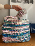 Sac cabas, tote bag, en crochet à rayures bleu, vert émeraude, rose poudré et vert sauge avec anses épaisses, fait main en coton recyclé